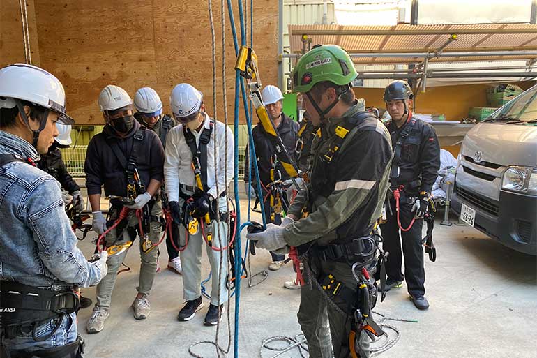 ロープ高所作業特別教育の様子