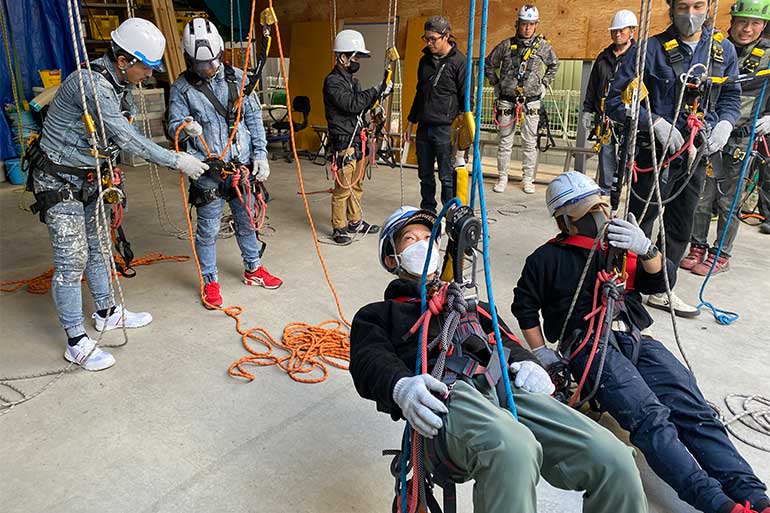 ロープ高所作業特別教育の様子