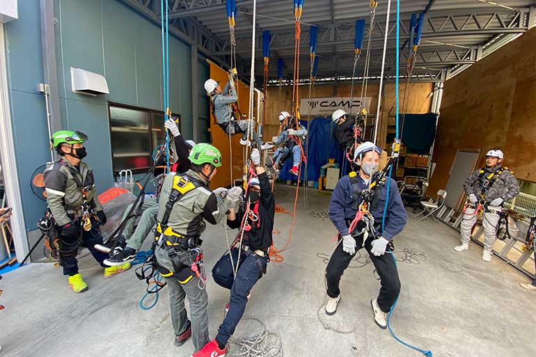 ロープ高所作業特別教育の様子