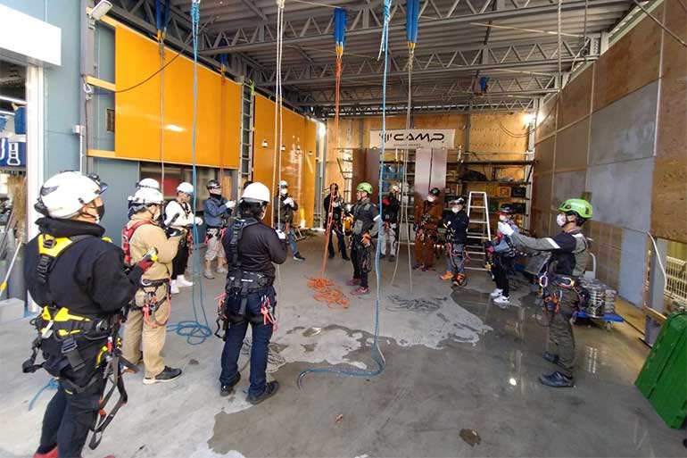 ロープ高所作業特別教育の様子