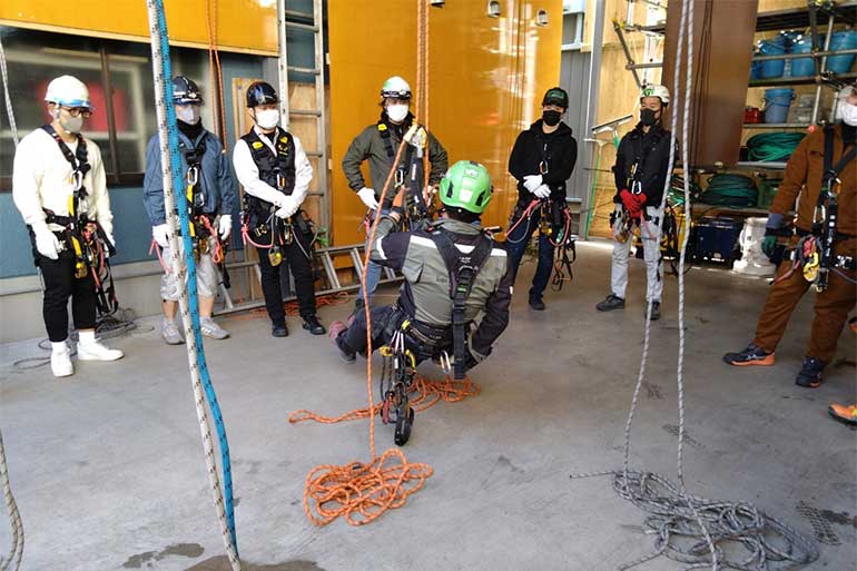ロープ高所作業特別教育の様子