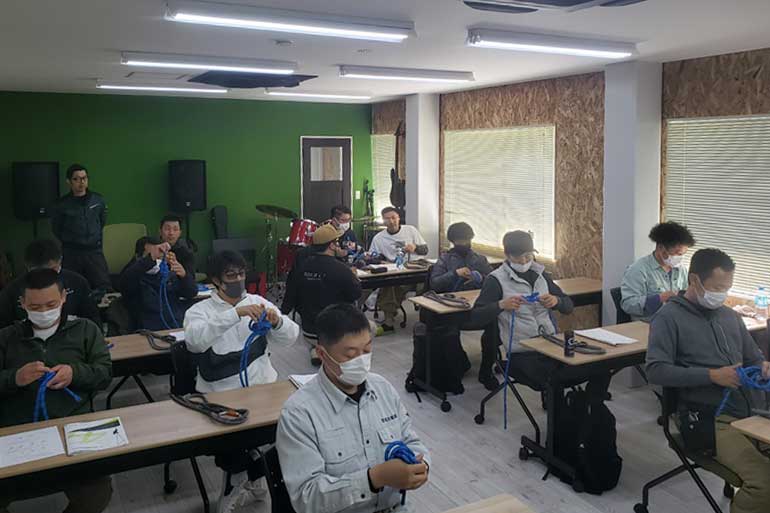 ロープ高所作業特別教育の様子