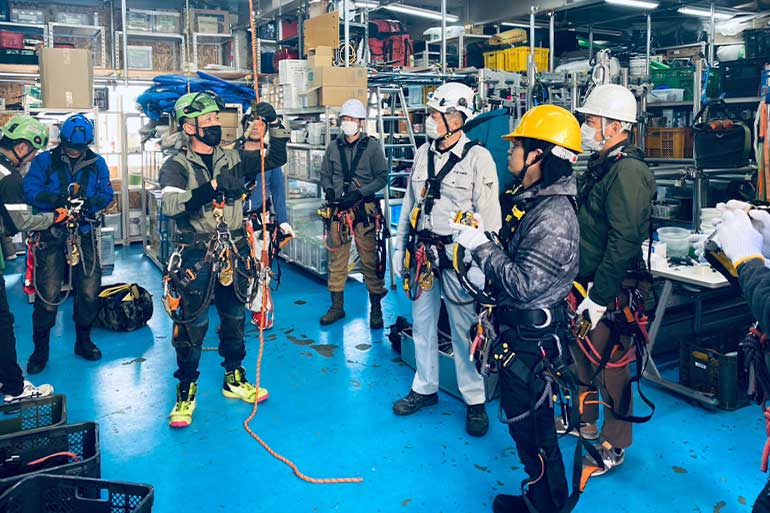 ロープ高所作業特別教育の様子