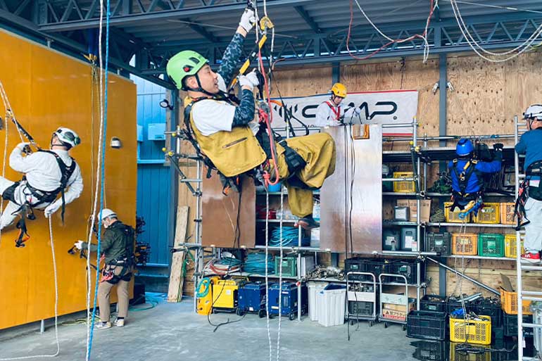 ロープ高所作業特別教育の様子