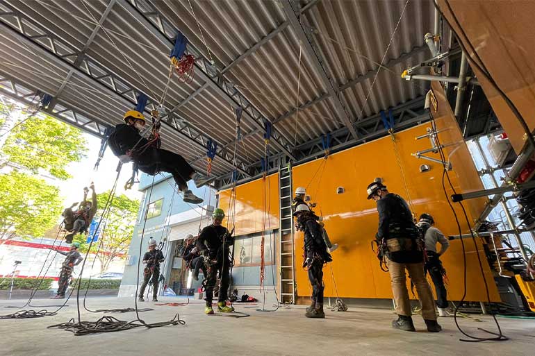 ロープ高所作業特別教育の様子