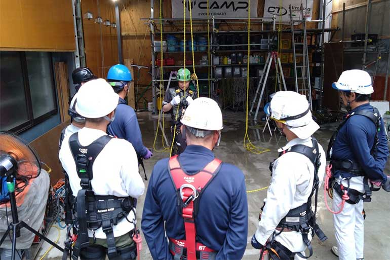 ロープ高所作業特別教育の様子