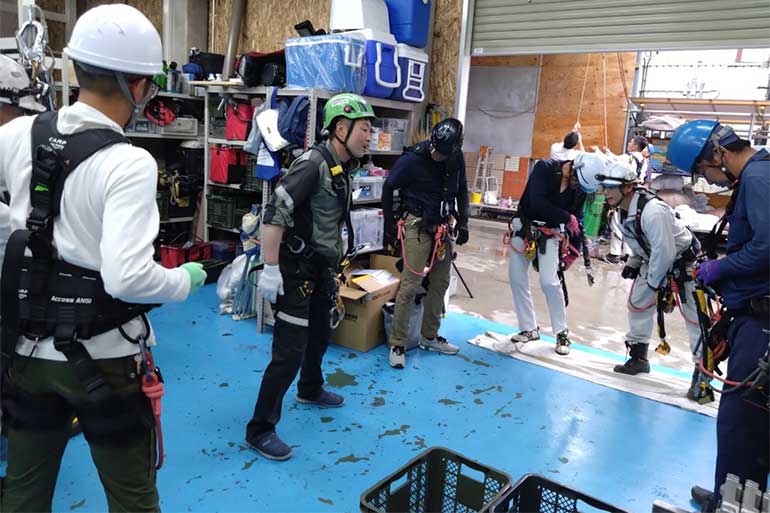 ロープ高所作業特別教育の様子