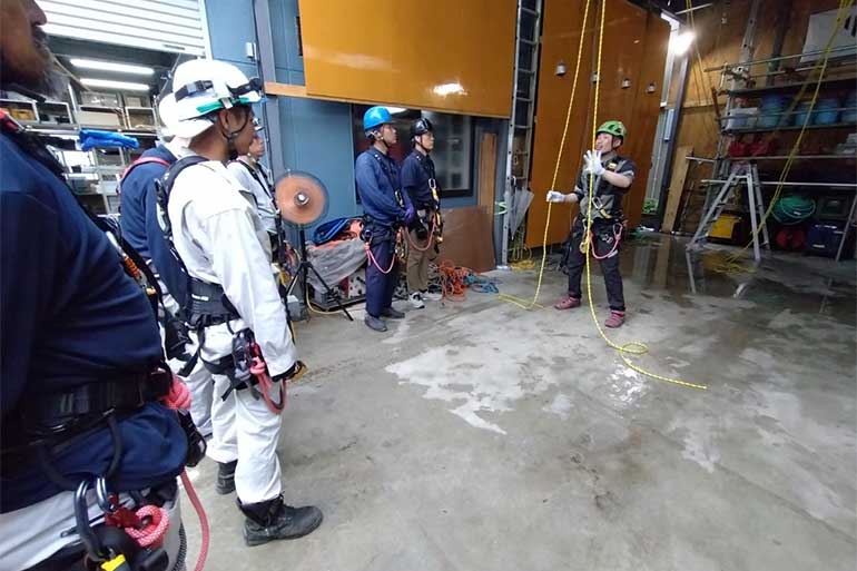 ロープ高所作業特別教育の様子
