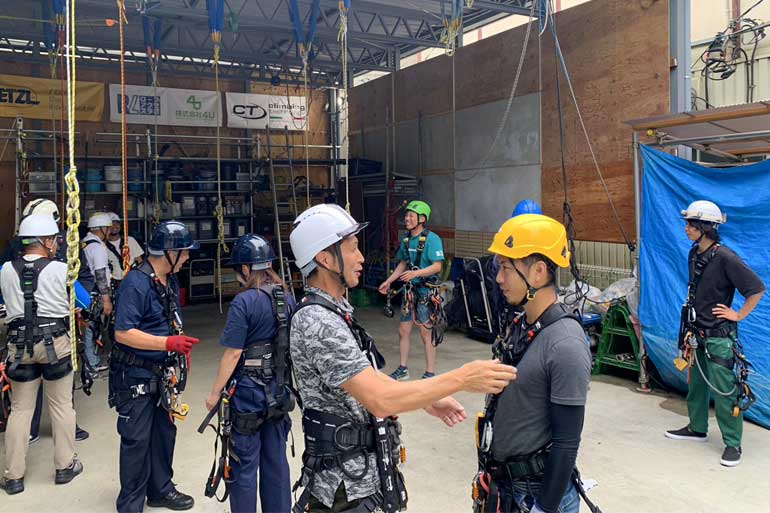 ロープ高所作業特別教育の様子