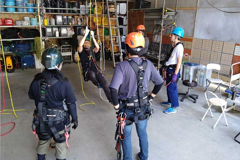 ロープ高所作業特別教育の様子