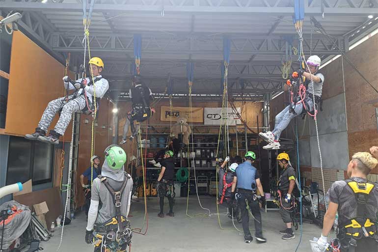 ロープ高所作業特別教育の様子