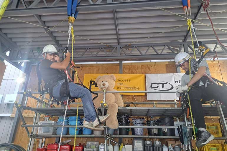 ロープ高所作業特別教育の様子