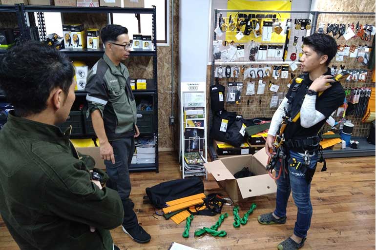 ロープ高所作業特別教育の様子