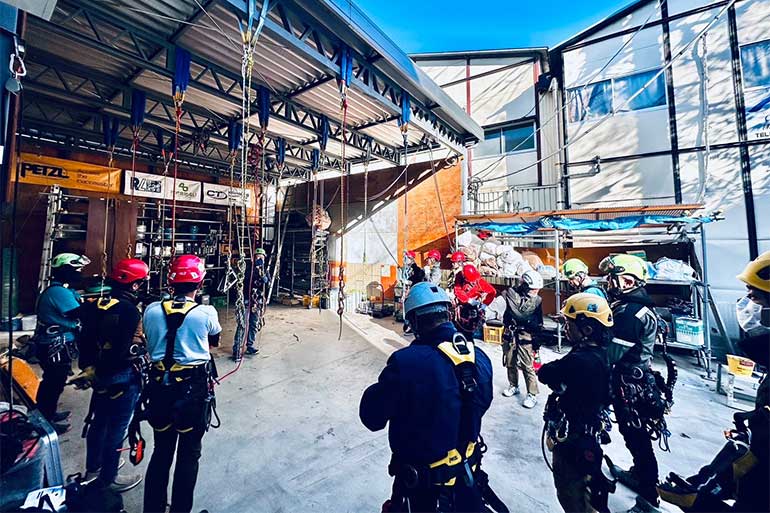 ロープアクセスラボ開催ののスキルアップトレーニングの様子