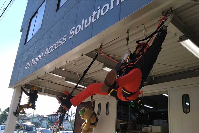 ロープアクセスラボ開催ののスキルアップトレーニングの様子