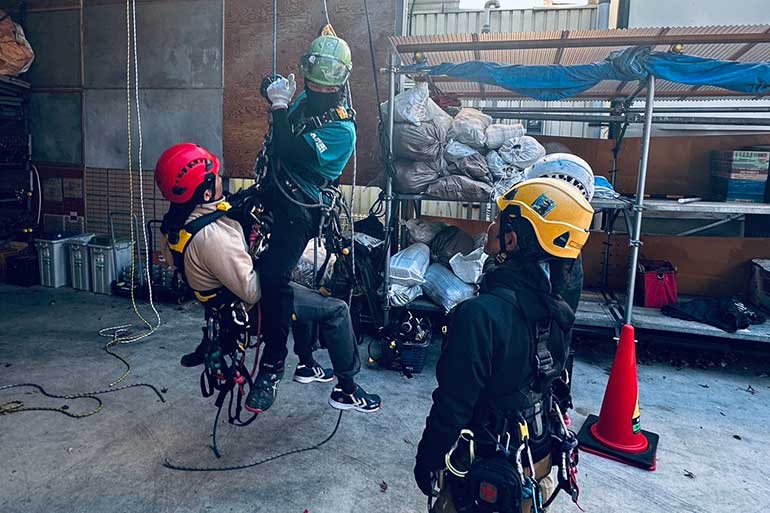 ロープアクセスラボ開催ののスキルアップトレーニングの様子