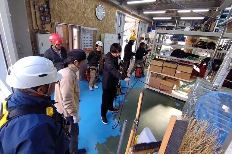 ロープアクセスラボ開催ののスキルアップトレーニングの様子