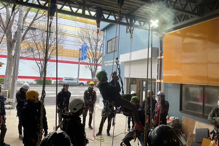 ロープ高所作業特別教育の様子