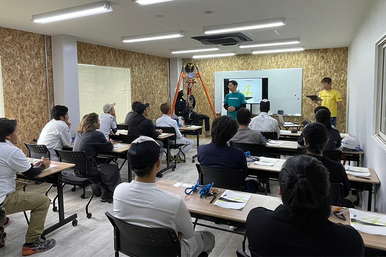 ロープ高所作業特別教育の様子