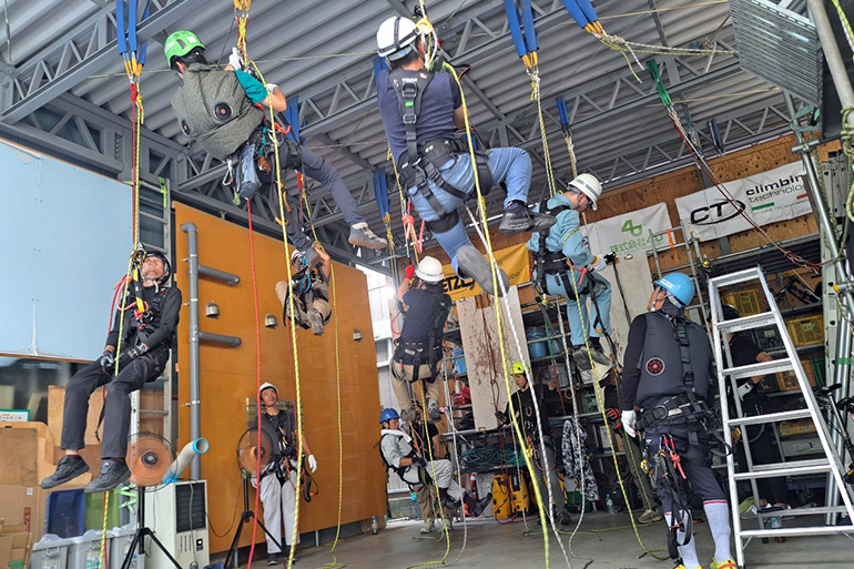 ロープ高所作業特別教育の様子