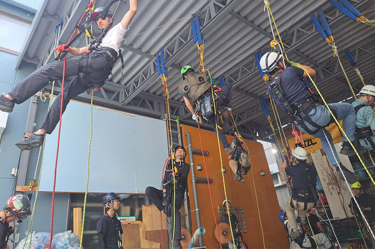 ロープ高所作業特別教育の様子