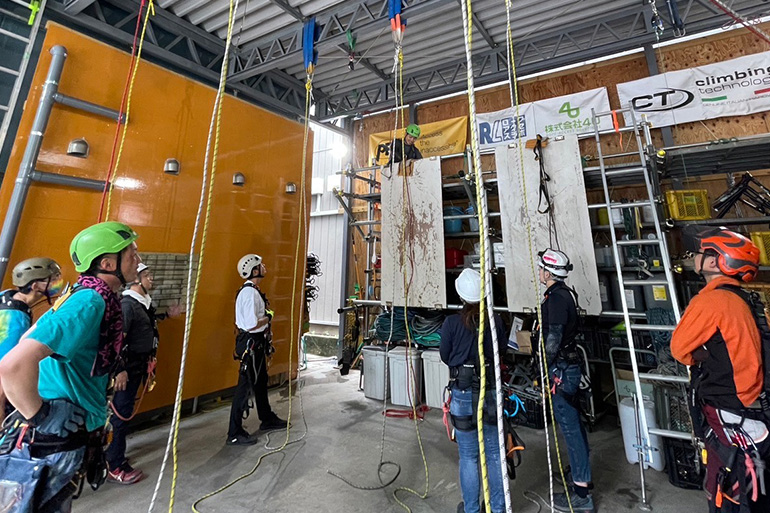 ロープ高所作業特別教育の様子