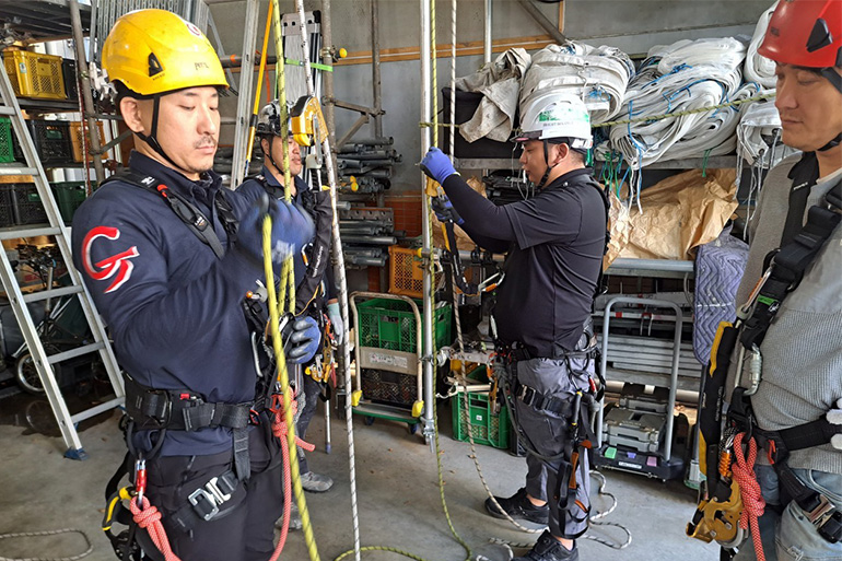 ロープ高所作業特別教育の様子