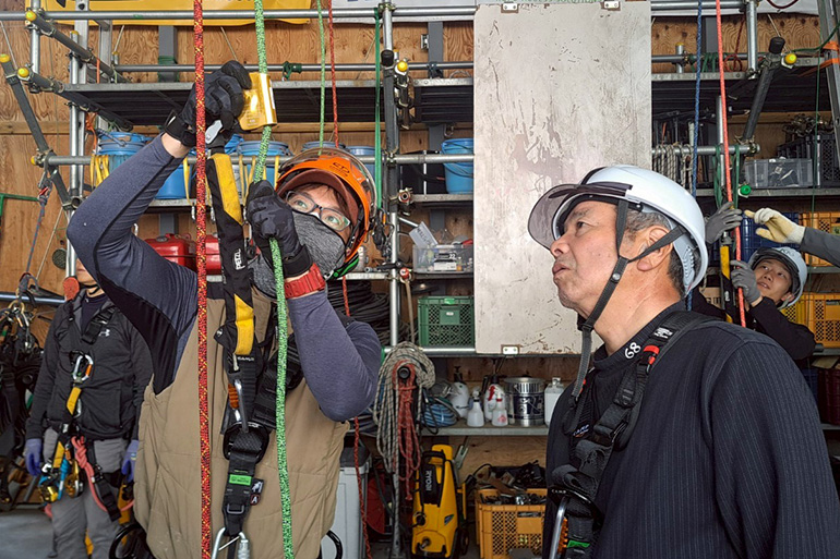 ロープ高所作業特別教育の様子