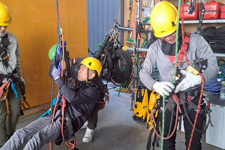 ロープ高所作業特別教育の様子