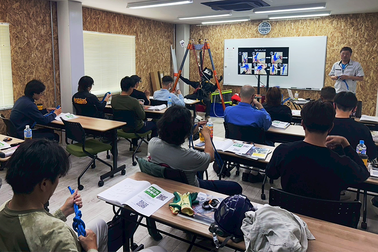 ロープ高所作業特別教育の様子