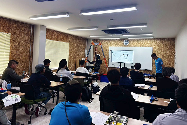ロープ高所作業特別教育の様子