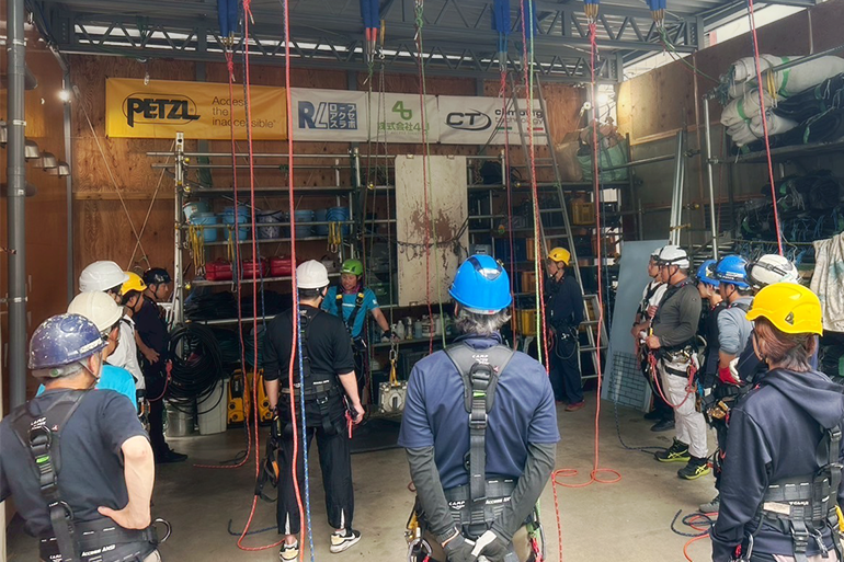 ロープ高所作業特別教育の様子