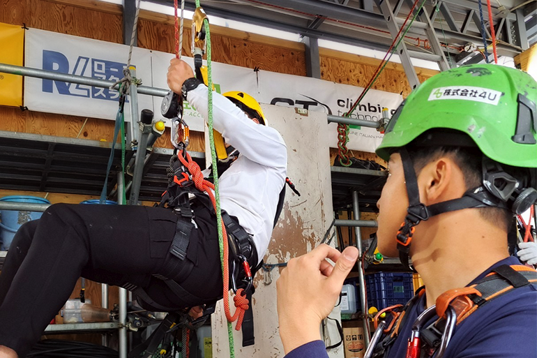 ロープ高所作業特別教育の様子