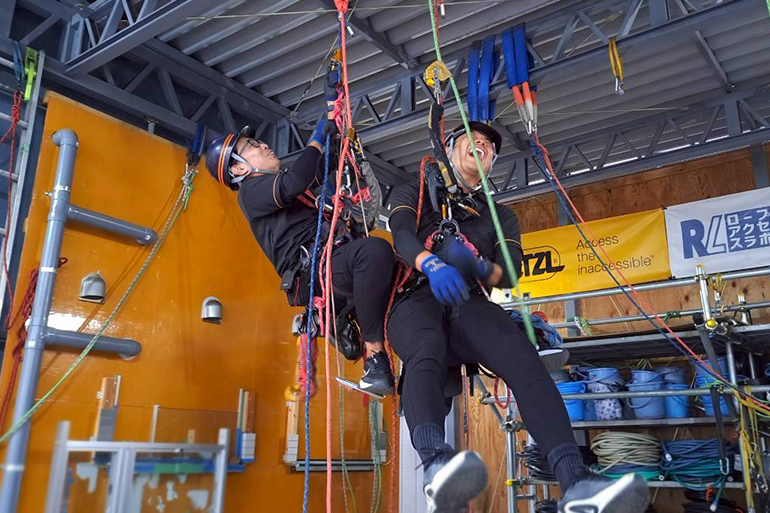 ロープ高所作業特別教育の様子
