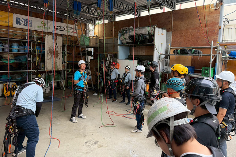 ロープ高所作業特別教育の様子