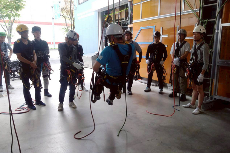 ロープ高所作業特別教育の様子