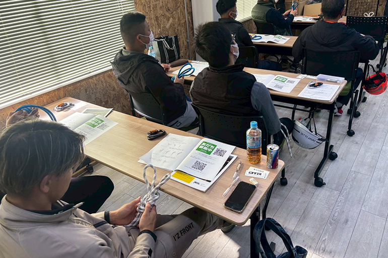 ロープ高所作業特別教育の様子