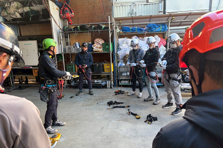 ロープ高所作業特別教育の様子