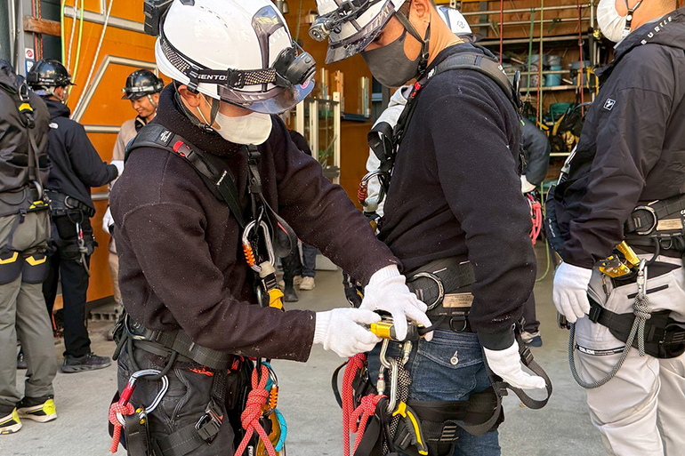 ロープ高所作業特別教育の様子
