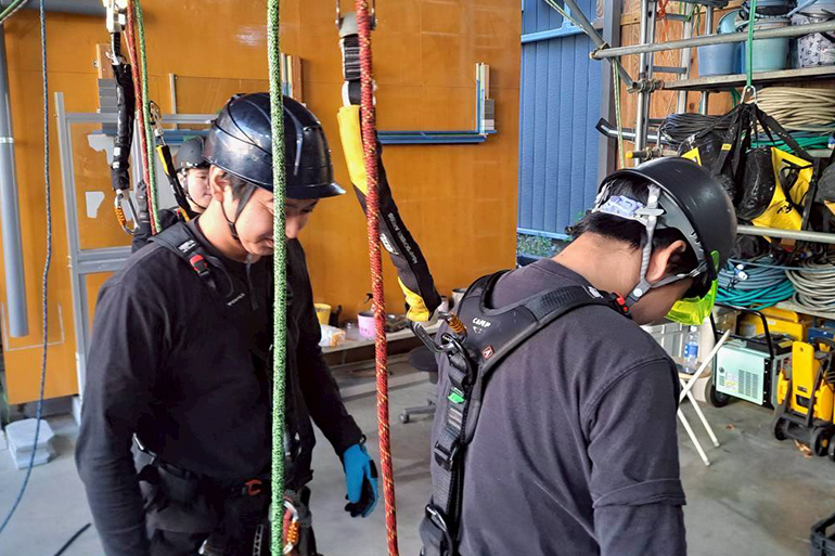 ロープ高所作業特別教育の様子