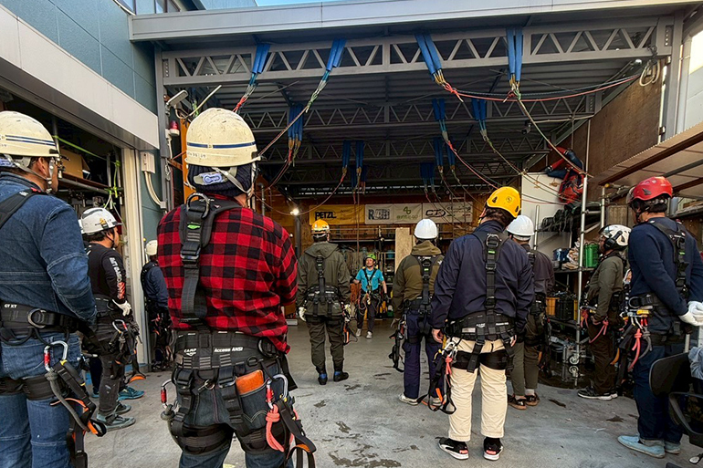 ロープ高所作業特別教育の様子