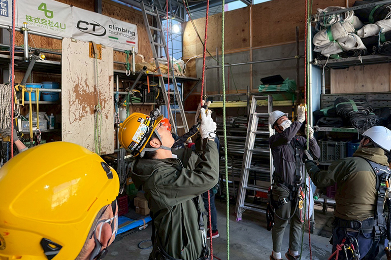 ロープ高所作業特別教育の様子