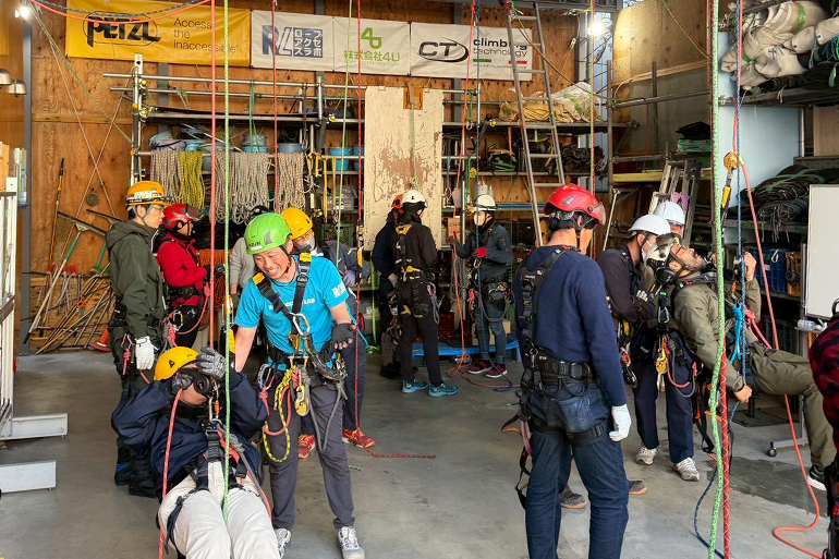 ロープ高所作業特別教育の様子