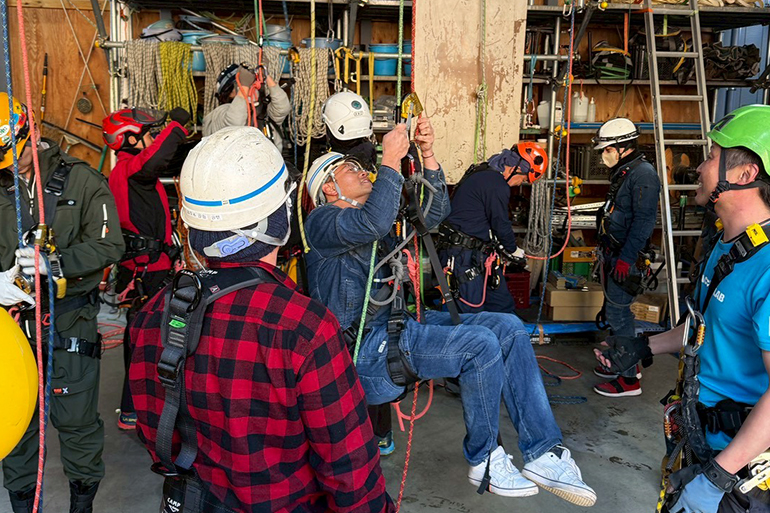 ロープ高所作業特別教育の様子