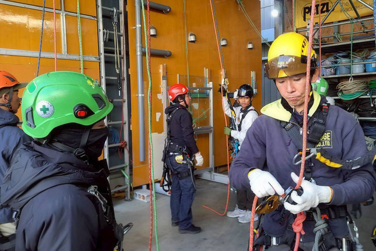 ロープ高所作業特別教育の様子