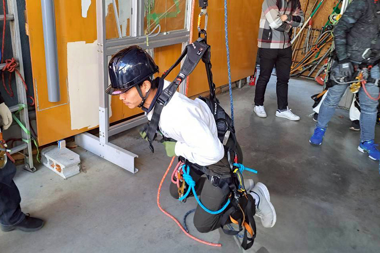 ロープ高所作業特別教育の様子