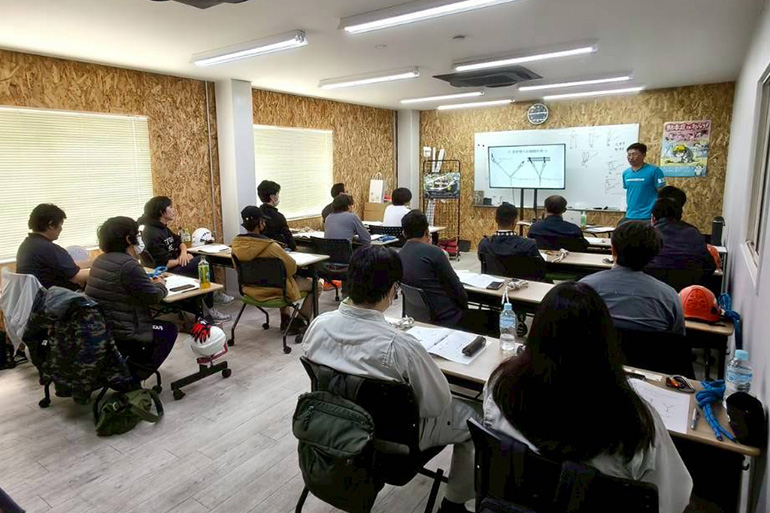 ロープ高所作業特別教育の様子