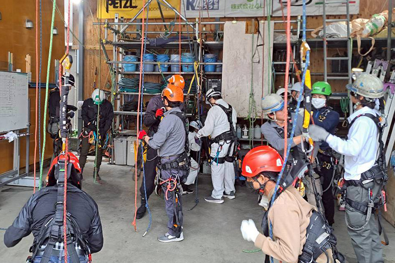 ロープ高所作業特別教育の様子