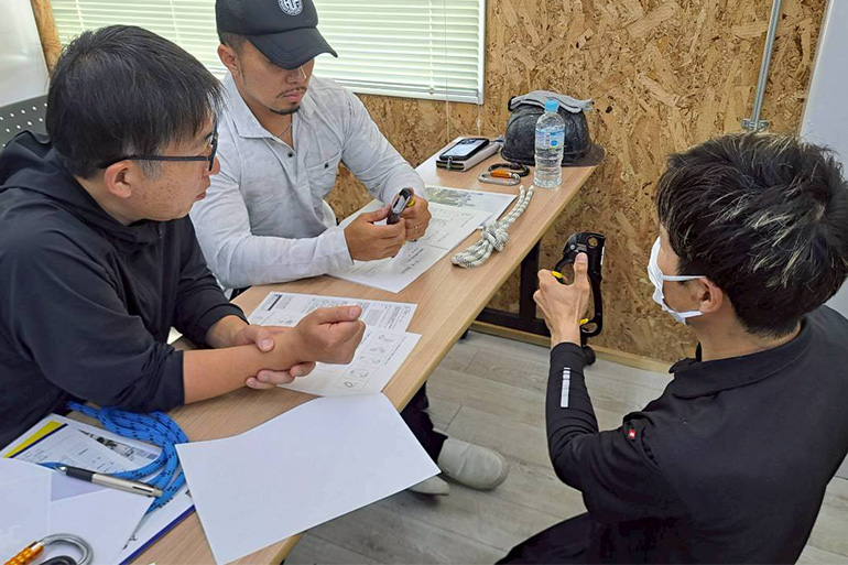 ロープ高所作業特別教育の様子
