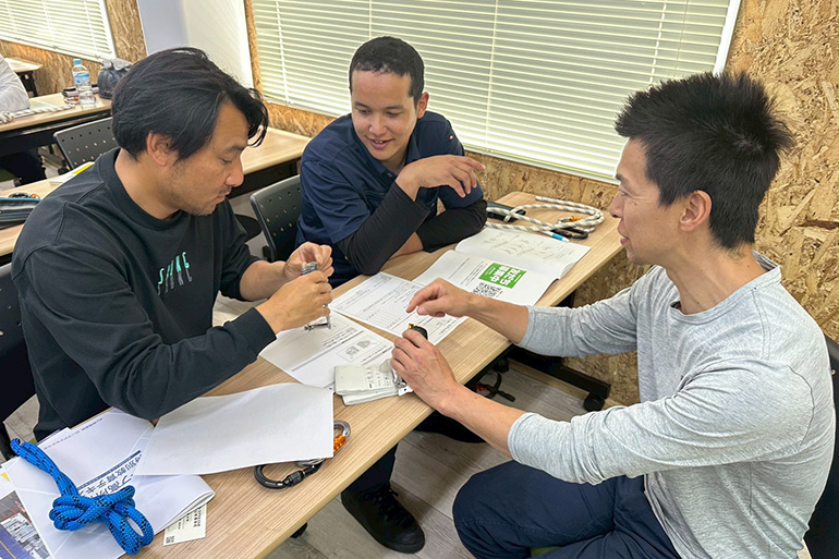 ロープ高所作業特別教育の様子